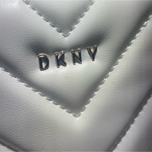 𝐃𝐊𝐍𝐘 Quilted Satchel - Picture 4 of 7